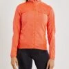 WOMEN'S ESSENCE LIGHT WIND CYCLING JKT 1 WOMEN'S ESSENCE LIGHT WIND CYCLING JKT -Cheap Sportswear Store 1908792 825000 EssenceLightWindjkt Closeup1