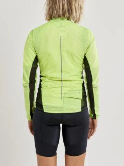 WOMEN'S ESSENCE LIGHT WIND CYCLING JKT 29 WOMEN'S ESSENCE LIGHT WIND CYCLING JKT -Cheap Sportswear Store 1908792 851000 EssenceLightWindjkt Closeup2