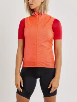 WOMEN'S ESSENCE LIGHT WIND CYCLING VEST -Cheap Sportswear Store 1908793 825000 EssenceLightWindVest Closeup1