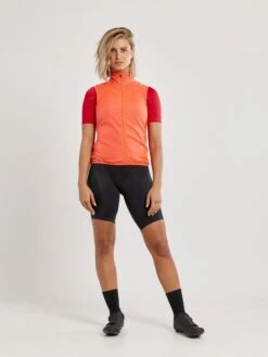 WOMEN'S ESSENCE LIGHT WIND CYCLING VEST -Cheap Sportswear Store 1908793 825000 EssenceLightWindVest Closeup6