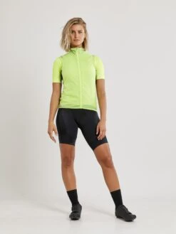 WOMEN'S ESSENCE LIGHT WIND CYCLING VEST -Cheap Sportswear Store 1908793 851000 EssenceLightWindVest Closeup6