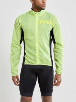 MEN'S ESSENCE LIGHT WIND CYCLING JKT -Cheap Sportswear Store 1908813 809000 EssenceLightWindJacket Closeup1