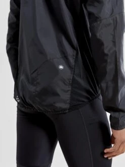 MEN'S ESSENCE LIGHT WIND CYCLING JKT -Cheap Sportswear Store 1908813 999000 EssenceLightWindJacket Closeup4