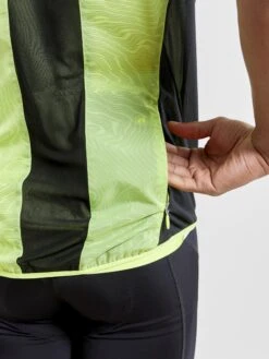 MEN'S ESSENCE LIGHT WIND CYCLING VEST 37 MEN'S ESSENCE LIGHT WIND CYCLING VEST -Cheap Sportswear Store 1908814 809000 EssenceLightWindVest Closeup3