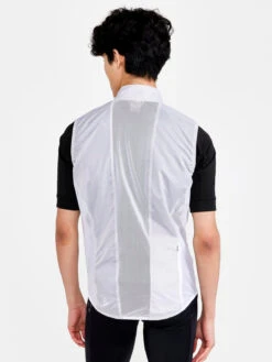 MEN'S ESSENCE LIGHT WIND CYCLING VEST 23 MEN'S ESSENCE LIGHT WIND CYCLING VEST -Cheap Sportswear Store 1908814 900000 EssenceLightWindVestM Closeup2