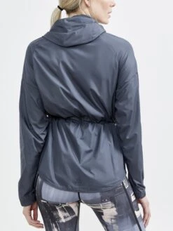 WOMEN'S ADV CHARGE TRAINING WIND JACKET -Cheap Sportswear Store 1909628 958000 ADVChargeWindJacketW Closeup2