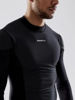 MEN'S ACTIVE EXTREME X WIND BASELAYER -Cheap Sportswear Store 1909692 999985 ActiveExtremeXWindLS Closeup3
