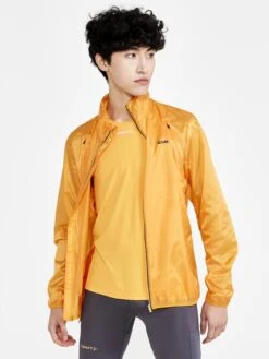 MEN'S PRO HYPERVENT RUNNING JACKET -Cheap Sportswear Store 1910410 543000 PROHyperventJacketM Closeup1