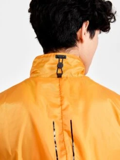 MEN'S PRO HYPERVENT RUNNING JACKET -Cheap Sportswear Store 1910410 543000 PROHyperventJacketM Closeup3