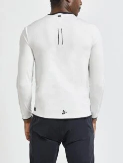 MEN'S PRO HYPERVENT RUNNING WIND TOP -Cheap Sportswear Store 1910411 904000 PROHyperventLSWindTopM Closeup2