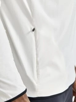 MEN'S PRO HYPERVENT RUNNING WIND TOP -Cheap Sportswear Store 1910411 904000 PROHyperventLSWindTopM Closeup4