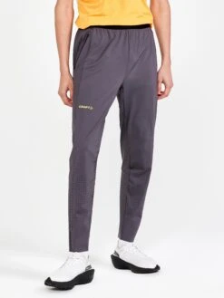 MEN'S PRO HYPERVENT RUNNING PANTS -Cheap Sportswear Store 1910412 985000 PROHyperventPantsM Closeup1
