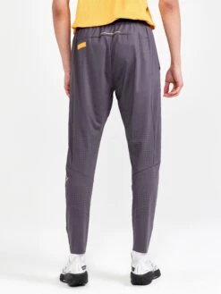 MEN'S PRO HYPERVENT RUNNING PANTS -Cheap Sportswear Store 1910412 985000 PROHyperventPantsM Closeup2