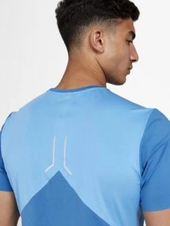 MEN'S PRO HYPERVENT RUNNING TEE -Cheap Sportswear Store 1910415 379307 PROHyperventSSTeeM Closeup3