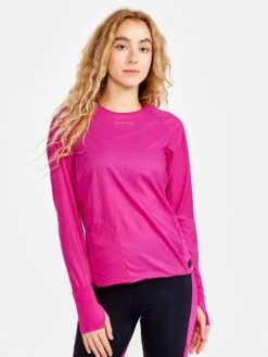 WOMEN'S PRO HYPERVENT RUNNING WIND TOP -Cheap Sportswear Store 1910428 486000 PROHyperventLSWindTopW Closeup1