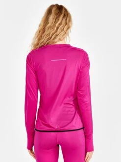 WOMEN'S PRO HYPERVENT RUNNING WIND TOP -Cheap Sportswear Store 1910428 486000 PROHyperventLSWindTopW Closeup2