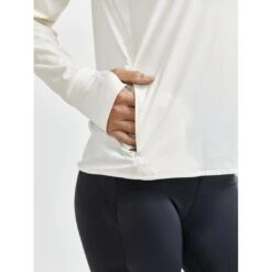 WOMEN'S PRO HYPERVENT RUNNING WIND TOP -Cheap Sportswear Store 1910428 904000 PROHyperventLSWindTopW Closeup6