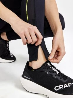 WOMEN'S PRO HYPERVENT RUNNING TIGHTS 25 WOMEN'S PRO HYPERVENT RUNNING TIGHTS -Cheap Sportswear Store 1910436 999000 PROHyperventTightsW Closeup4