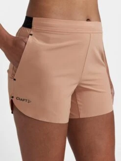 WOMEN'S ADV ESSENCE 5'' STRETCH SHORTS 15 WOMEN'S ADV ESSENCE 5'' STRETCH SHORTS -Cheap Sportswear Store 1910759 791000 ADVEssence5 InchStretchShortsW Closeup3