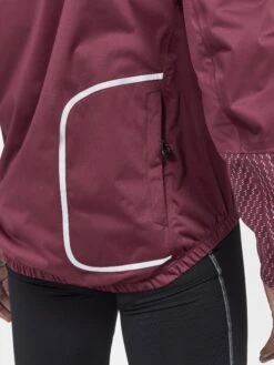 MEN'S ADV HYDRO LUMEN CYCLING JACKET -Cheap Sportswear Store 1911186 492000 AdvBikeHydroLumenJacketM Closeup5