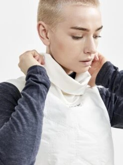 WOMEN'S ADV SUBZ RUNNING VEST 2 -Cheap Sportswear Store 1911316 904000 ADVSubZVest2W Closeup3