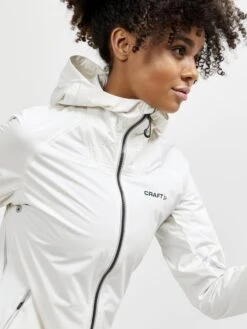 WOMEN'S PRO HYDRO LUMEN RUNNING JACKET 2 -Cheap Sportswear Store 1911319 904000 PROHydroLumenJacket2W Closeup3