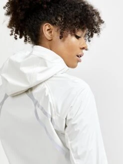 WOMEN'S PRO HYDRO LUMEN RUNNING JACKET 2 -Cheap Sportswear Store 1911319 904000 PROHydroLumenJacket2W Closeup5