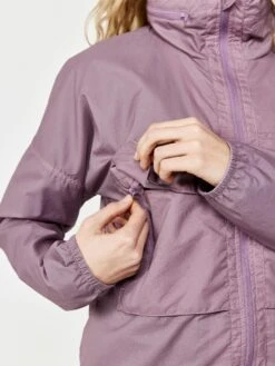 WOMEN'S ADV CYCLING WIND JACKET -Cheap Sportswear Store 1911742 436000 AdvBikeRideWindJacketW Closeup3