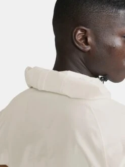 MEN'S PRO TRAIL RUNNING HYDRO JACKET 29 MEN'S PRO TRAIL RUNNING HYDRO JACKET -Cheap Sportswear Store 1912445 685905 PROTrailHydroJacketM Closeup6