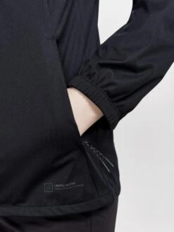 WOMEN'S ADV ESSENCE HYDRO JACKET -Cheap Sportswear Store 1912465 999000 ADVEssenceHydroJacketW Closeup3