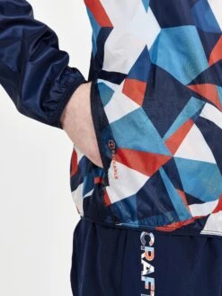 MEN'S PRO DAZZLE CAMO RUNNING JACKET 13 MEN'S PRO DAZZLE CAMO RUNNING JACKET -Cheap Sportswear Store 1912662 396013 PRODazzleCamoJacketM Closeup4