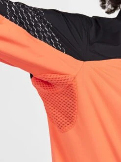 WOMEN'S CORE ENDUR LUMEN HYDRO BIKE JACKET 11 WOMEN'S CORE ENDUR LUMEN HYDRO BIKE JACKET -Cheap Sportswear Store 1913176 999825 CoreEndurLumenHydroJacketW Closeup5