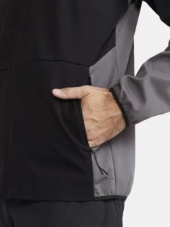 MENS CORE XC SKI TRAINING JACKET -Cheap Sportswear Store 1913682 999985 CoreNordicTrainingJacketM Closeup3